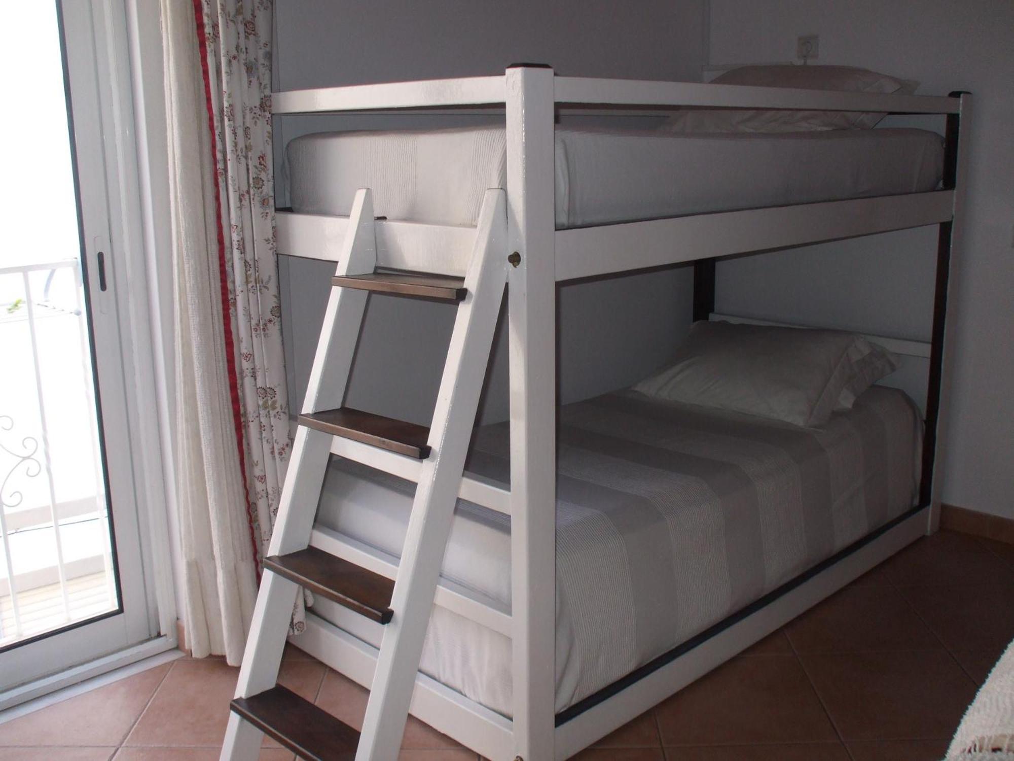 Dinas Guesthouse Лагос Стая снимка