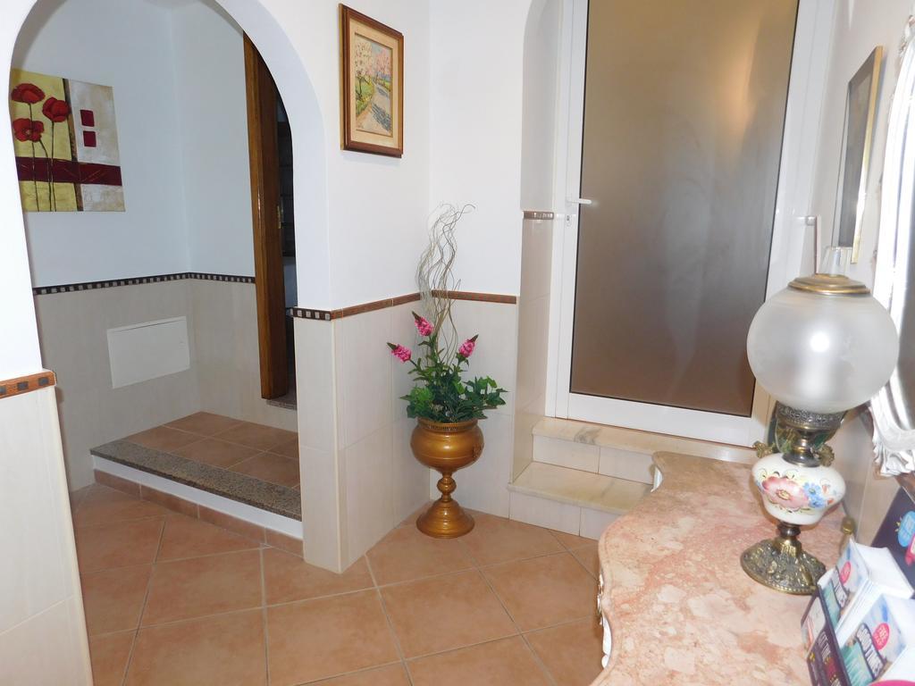 Dinas Guesthouse Лагос Екстериор снимка