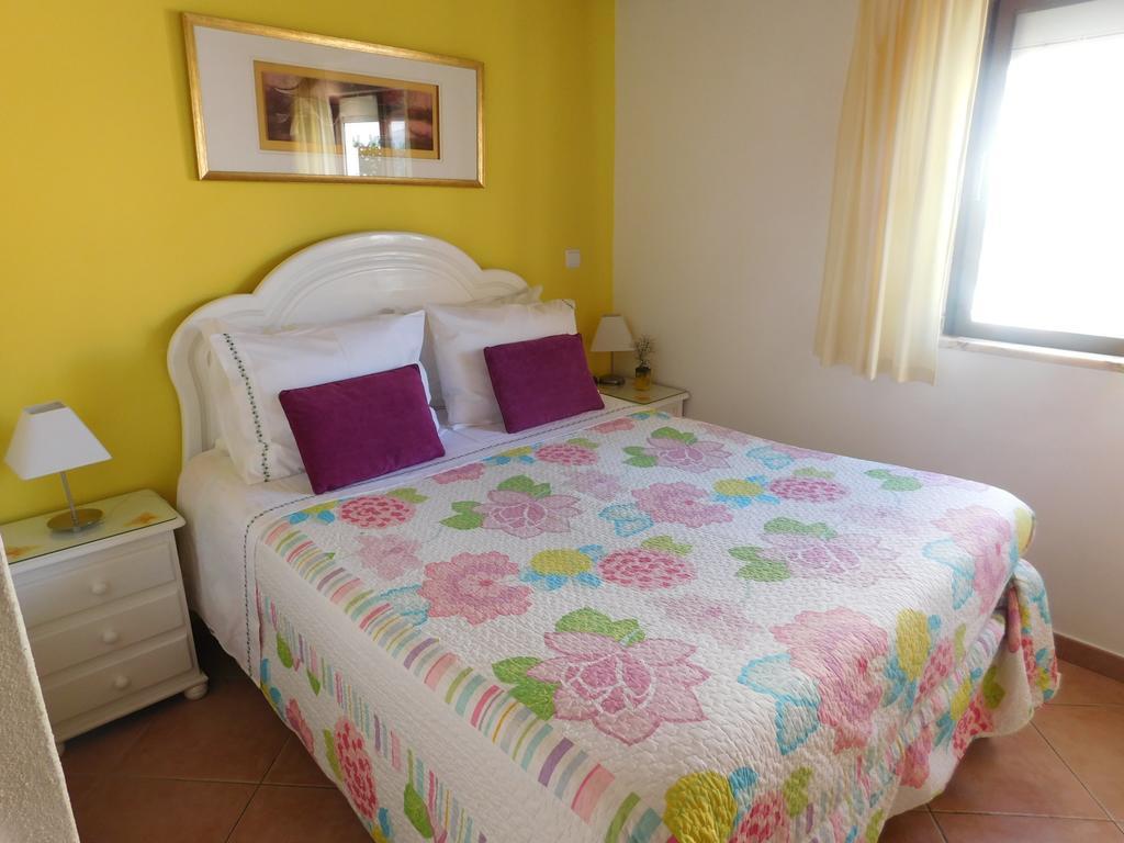 Dinas Guesthouse Лагос Екстериор снимка