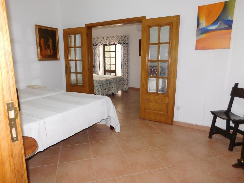 Dinas Guesthouse Лагос Екстериор снимка