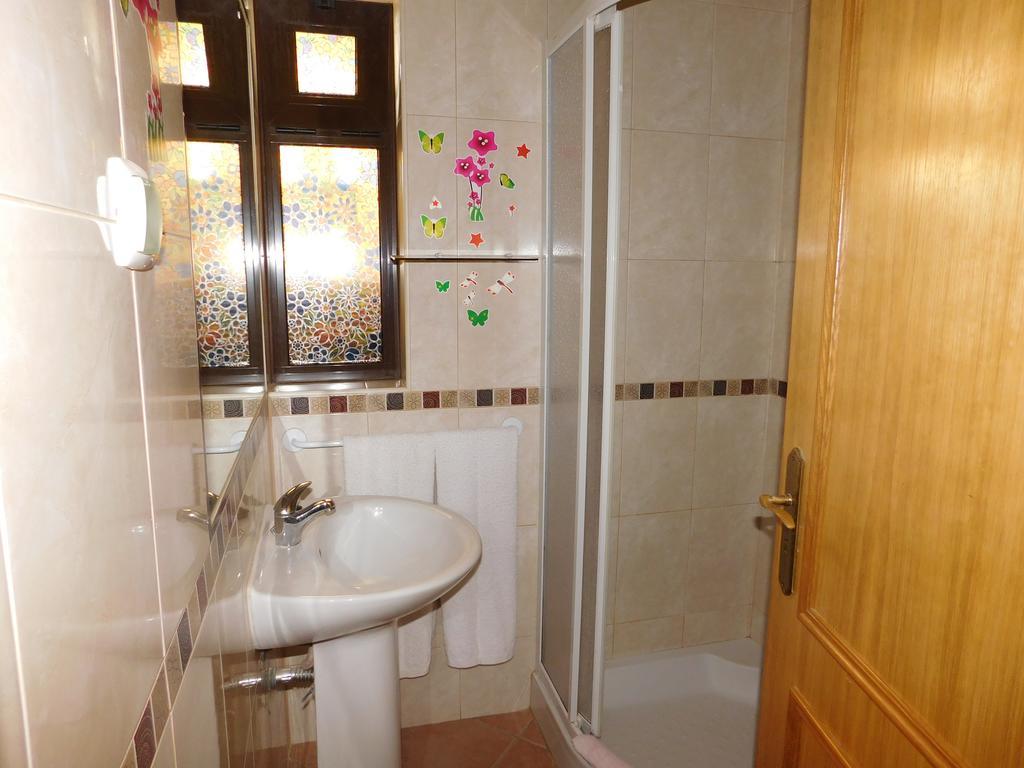 Dinas Guesthouse Лагос Екстериор снимка