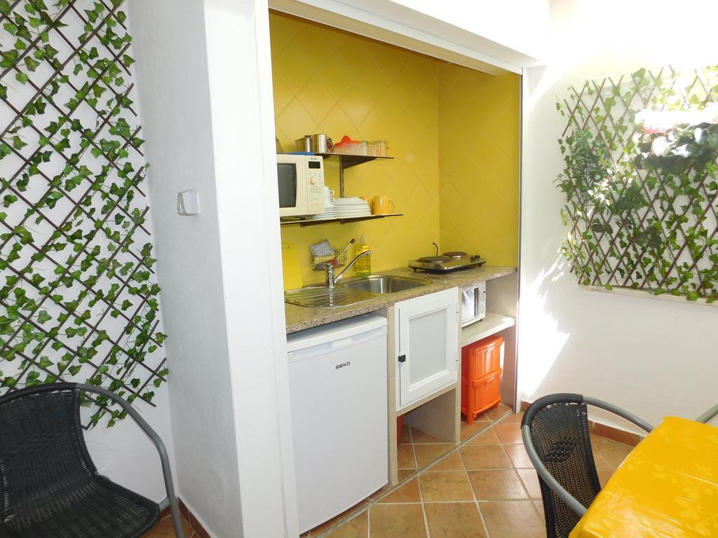 Dinas Guesthouse Лагос Екстериор снимка