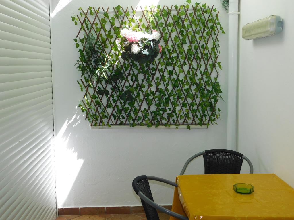 Dinas Guesthouse Лагос Екстериор снимка