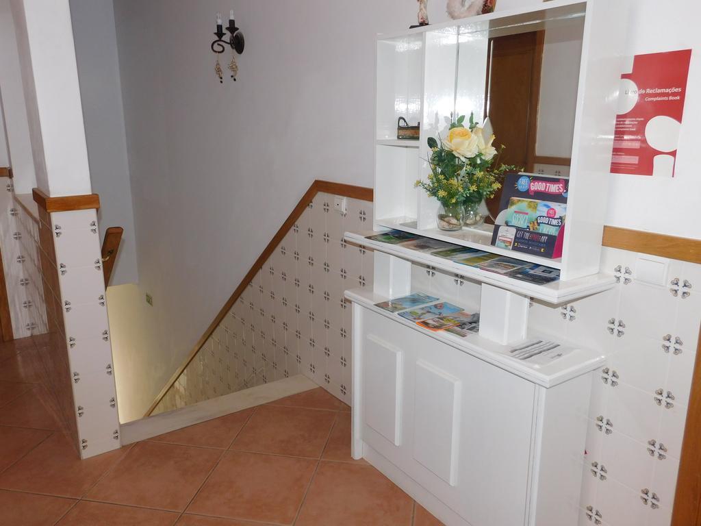 Dinas Guesthouse Лагос Екстериор снимка