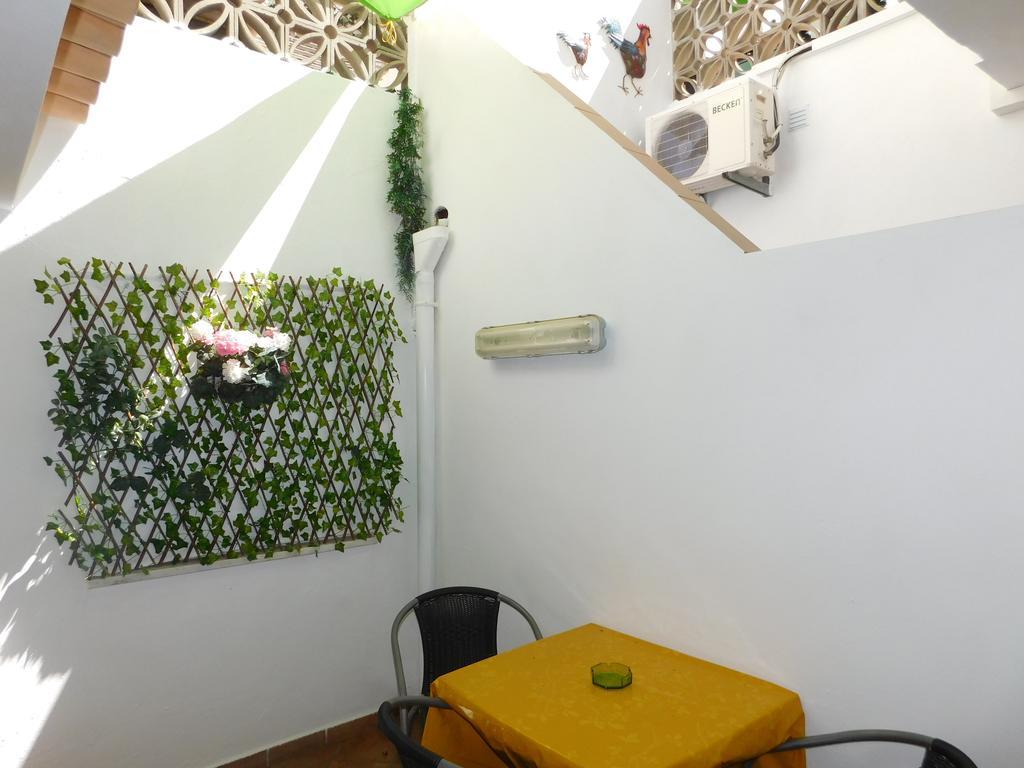 Dinas Guesthouse Лагос Екстериор снимка