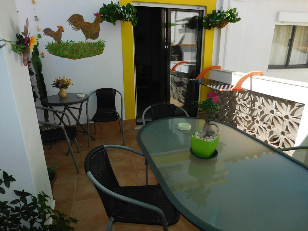 Dinas Guesthouse Лагос Екстериор снимка