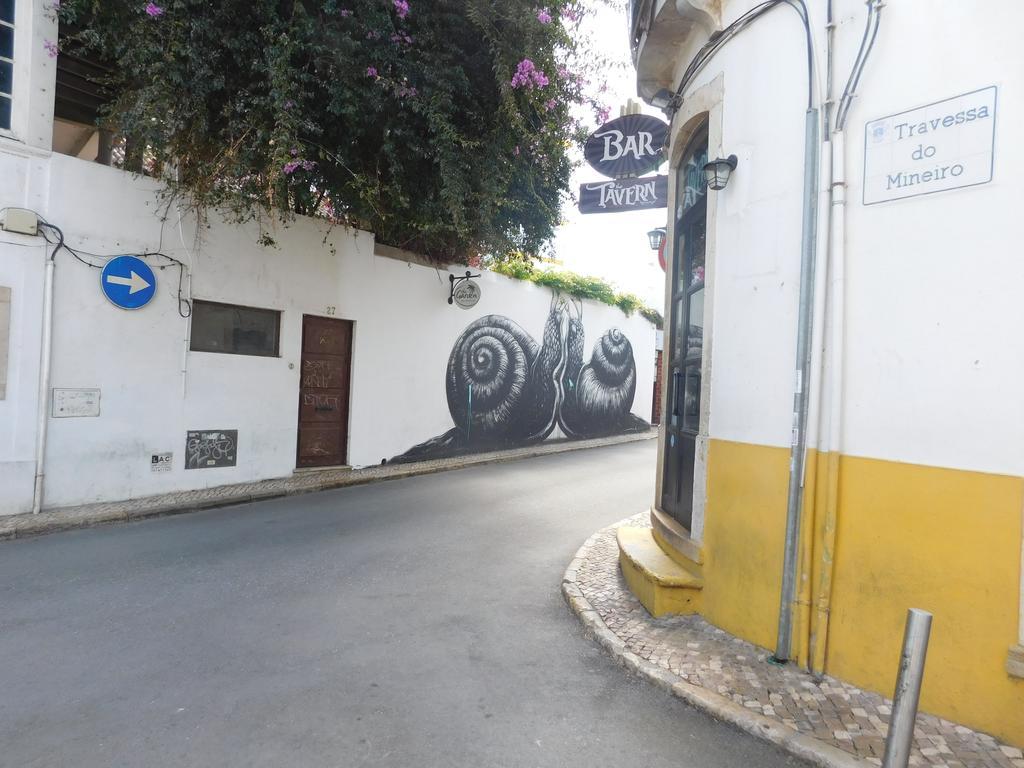 Dinas Guesthouse Лагос Екстериор снимка