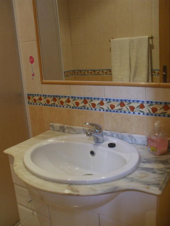 Dinas Guesthouse Лагос Екстериор снимка