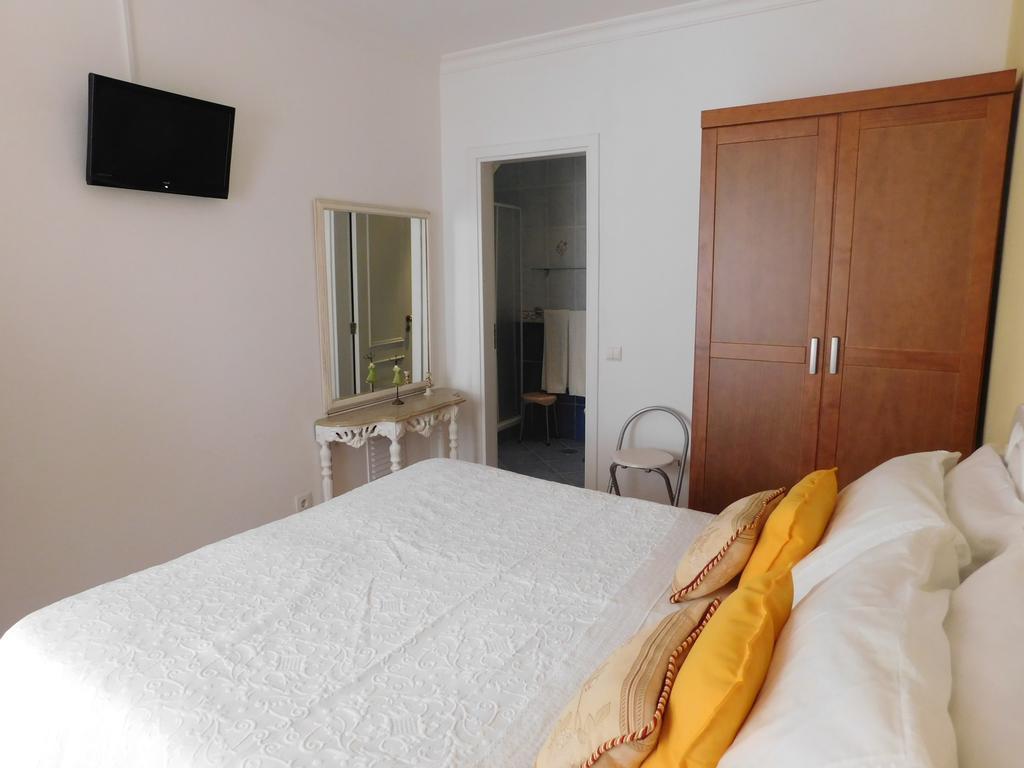 Dinas Guesthouse Лагос Екстериор снимка
