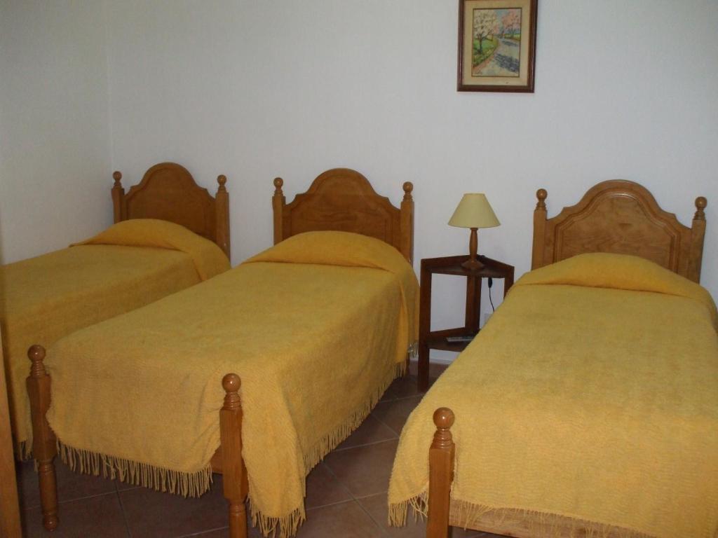 Dinas Guesthouse Лагос Стая снимка