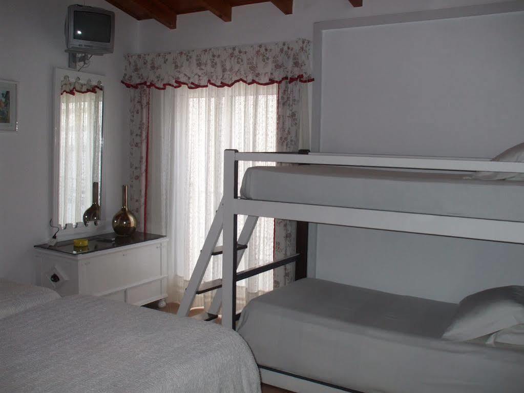Dinas Guesthouse Лагос Екстериор снимка